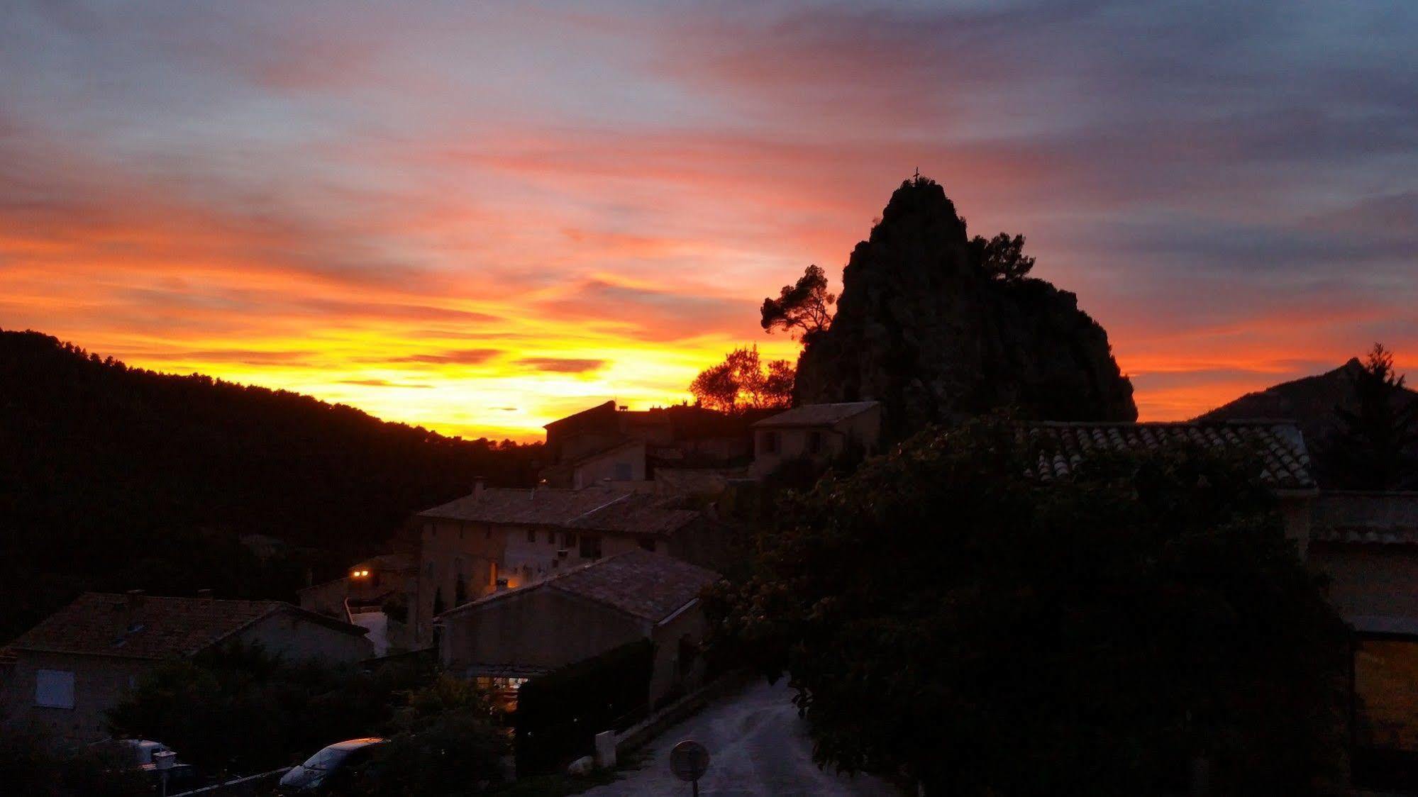 Mas De Carabelle Bed & Breakfast La Roque-Alric ภายนอก รูปภาพ