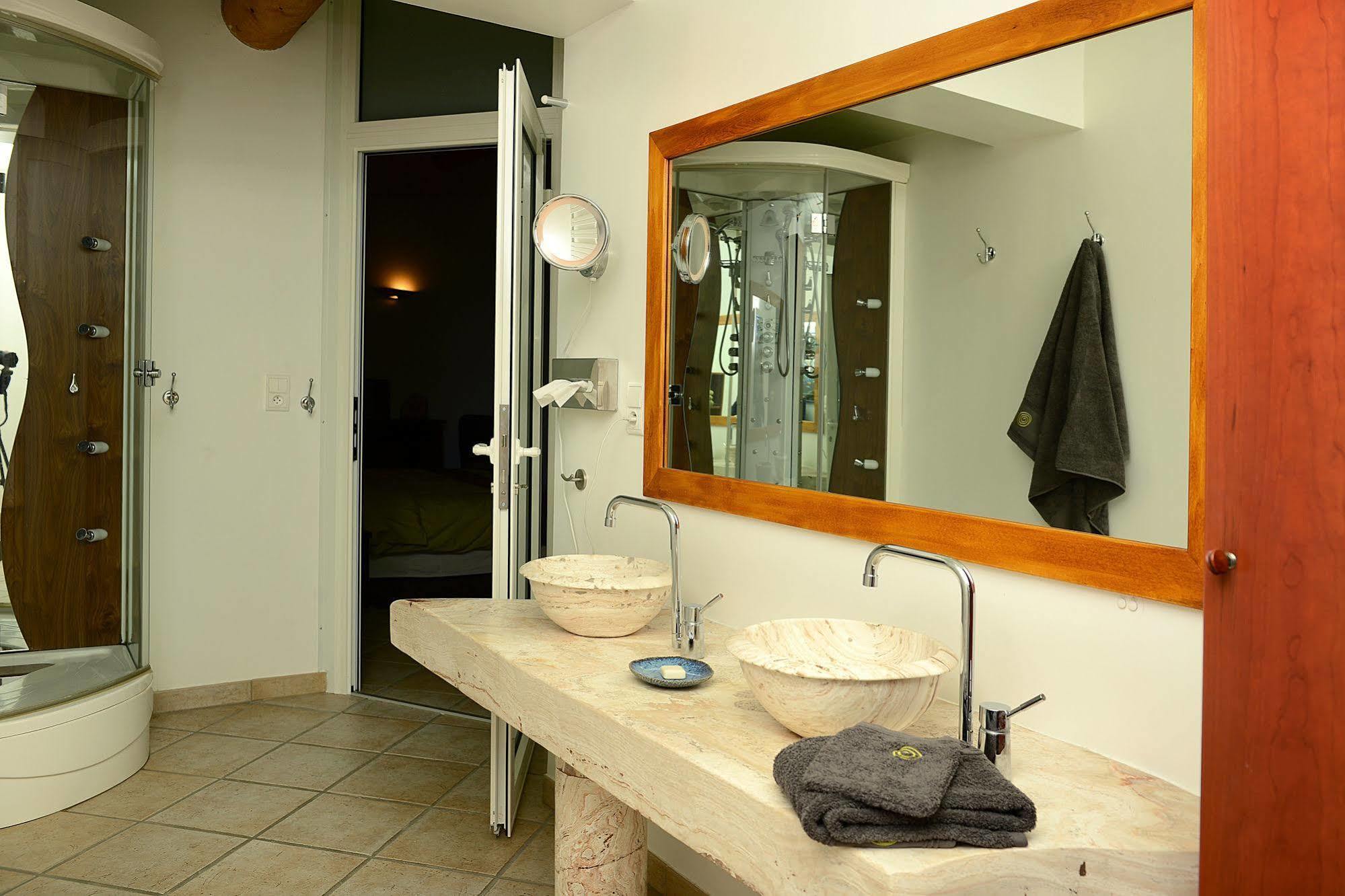 Mas De Carabelle Bed & Breakfast La Roque-Alric ภายนอก รูปภาพ