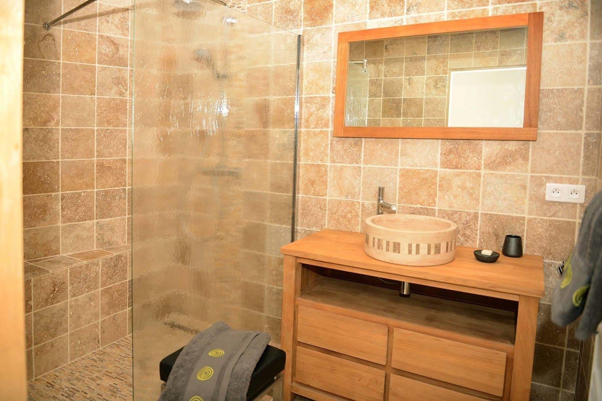 Mas De Carabelle Bed & Breakfast La Roque-Alric ภายนอก รูปภาพ