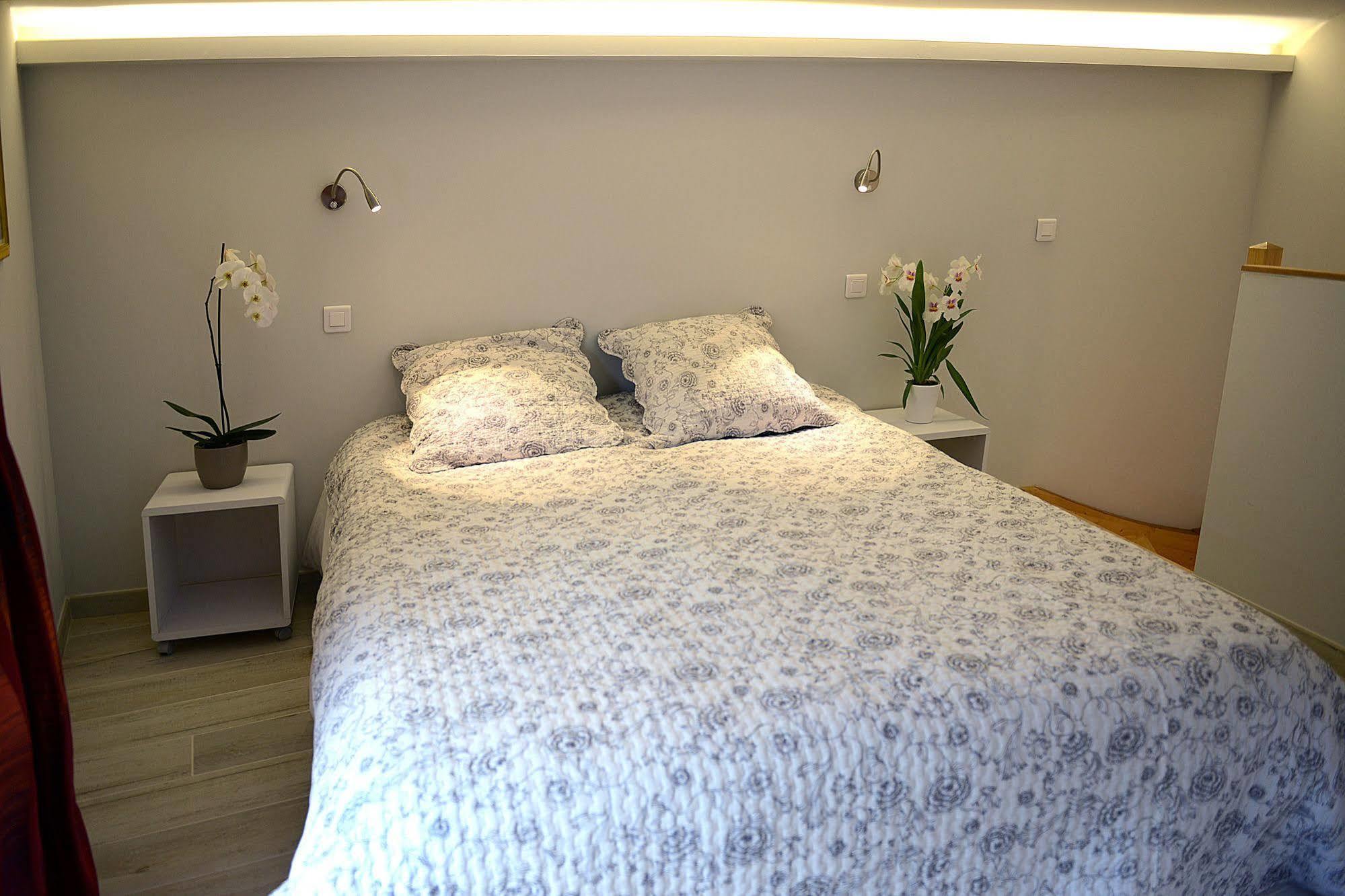 Mas De Carabelle Bed & Breakfast La Roque-Alric ภายนอก รูปภาพ